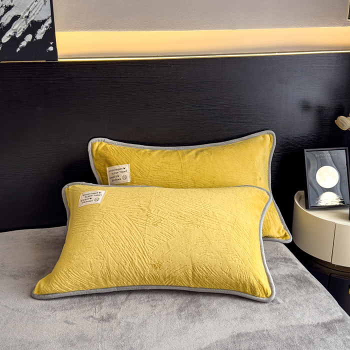 91家纺网 家纺一手货源 找家纺 印季家纺 2025新款牛奶绒包边款烂花四件套 姜黄-马丁灰