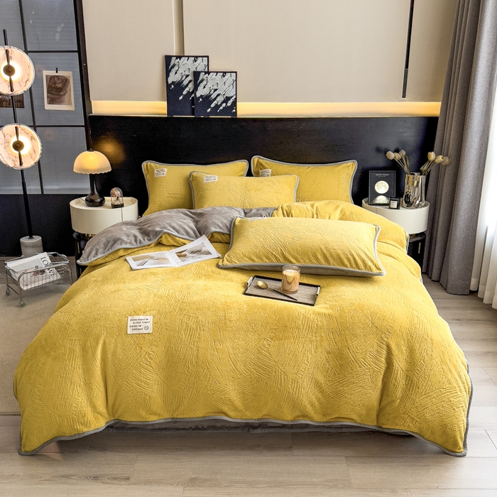 91家纺网 家纺一手货源 找家纺 印季家纺 2025新款牛奶绒包边款烂花四件套 姜黄-马丁灰