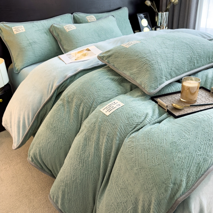 91家纺网 家纺一手货源 找家纺 印季家纺 2025新款牛奶绒包边款烂花四件套 水绿-水绿