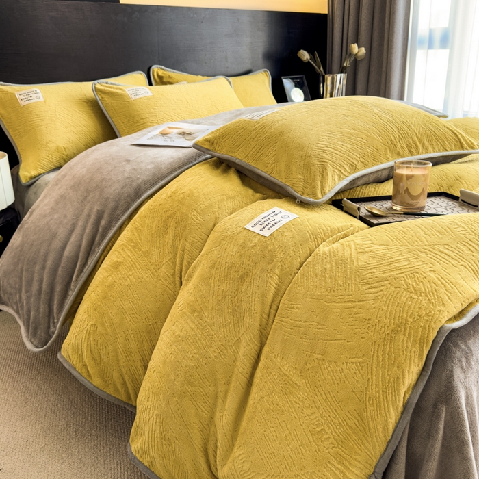 91家纺网 家纺一手货源 找家纺 印季家纺 2025新款牛奶绒包边款烂花四件套 姜黄-马丁灰