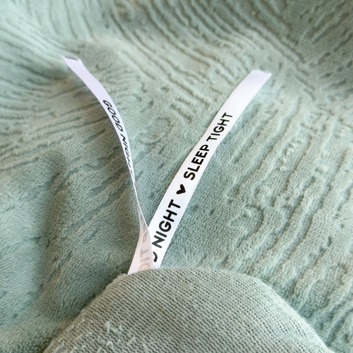 91家纺网 家纺一手货源 找家纺 印季家纺 2025新款牛奶绒包边款烂花四件套 水绿-水绿