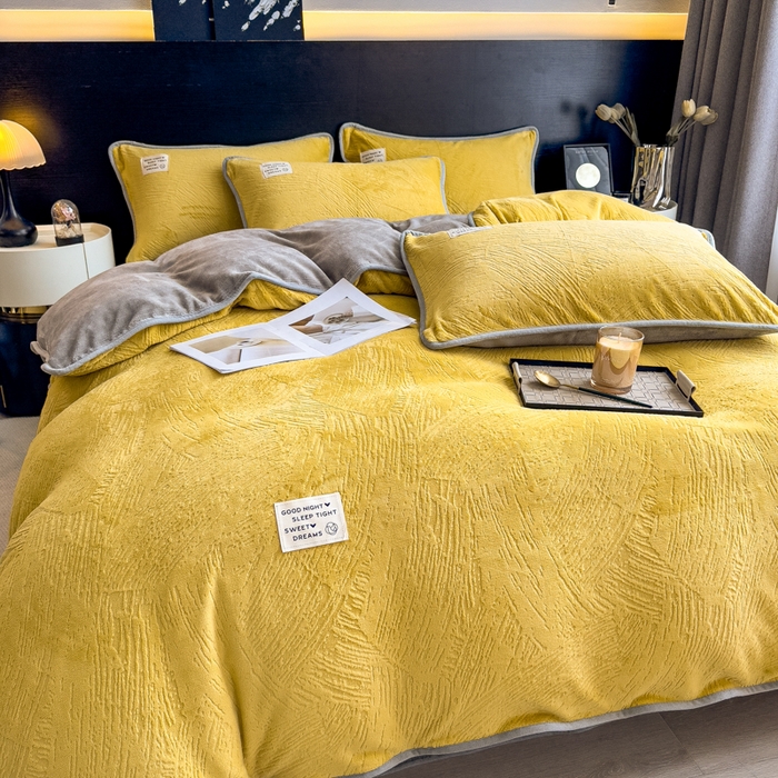 91家纺网 家纺一手货源 找家纺 印季家纺 2025新款牛奶绒包边款烂花四件套 姜黄-马丁灰