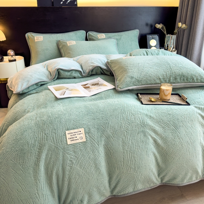 91家纺网 家纺一手货源 找家纺 印季家纺 2025新款牛奶绒包边款烂花四件套 水绿-水绿