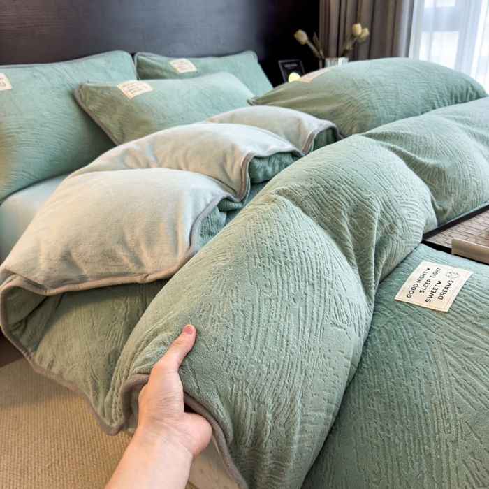 91家纺网 家纺一手货源 找家纺 印季家纺 2025新款牛奶绒包边款烂花四件套 水绿-水绿