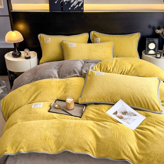 91家纺网 家纺一手货源 找家纺 印季家纺 2025新款牛奶绒包边款烂花四件套 姜黄-马丁灰