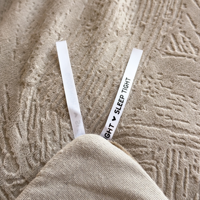 91家纺网 家纺一手货源 找家纺 印季家纺 2025新款牛奶绒包边款烂花四件套 浅驼-浅驼