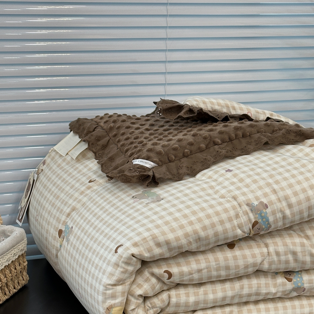 91家纺网 家纺一手货源 找家纺 佰织鑫家居 2025秋冬加厚纯棉全棉法式豆豆被被子被芯 腊肠狗