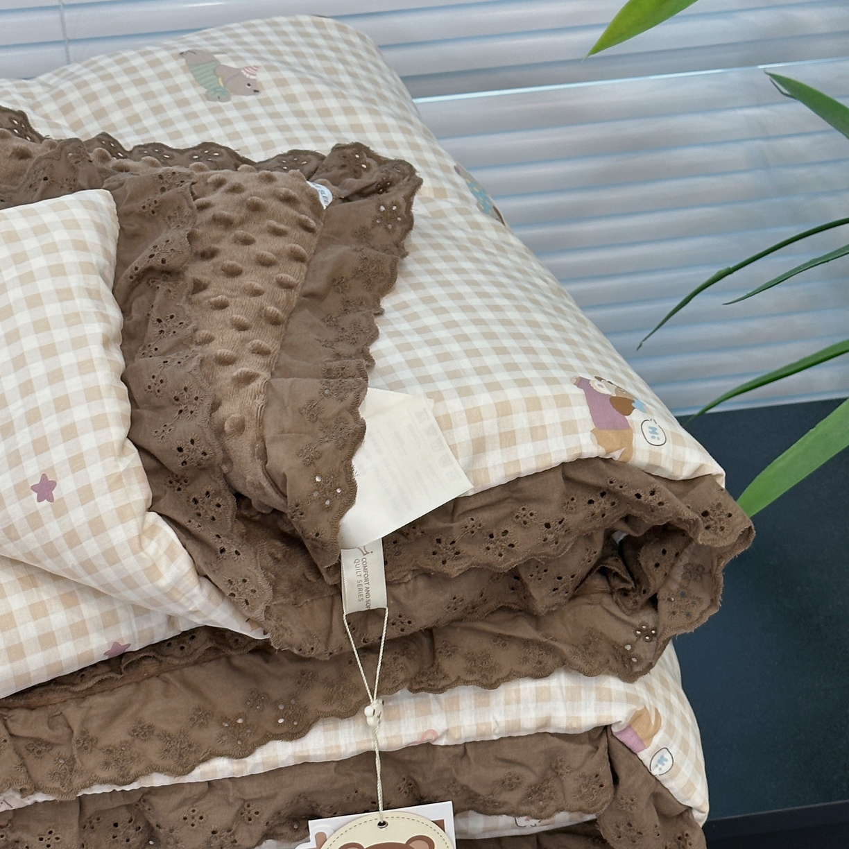 91家纺网 家纺一手货源 找家纺 佰织鑫家居 2025秋冬加厚纯棉全棉法式豆豆被被子被芯 腊肠狗