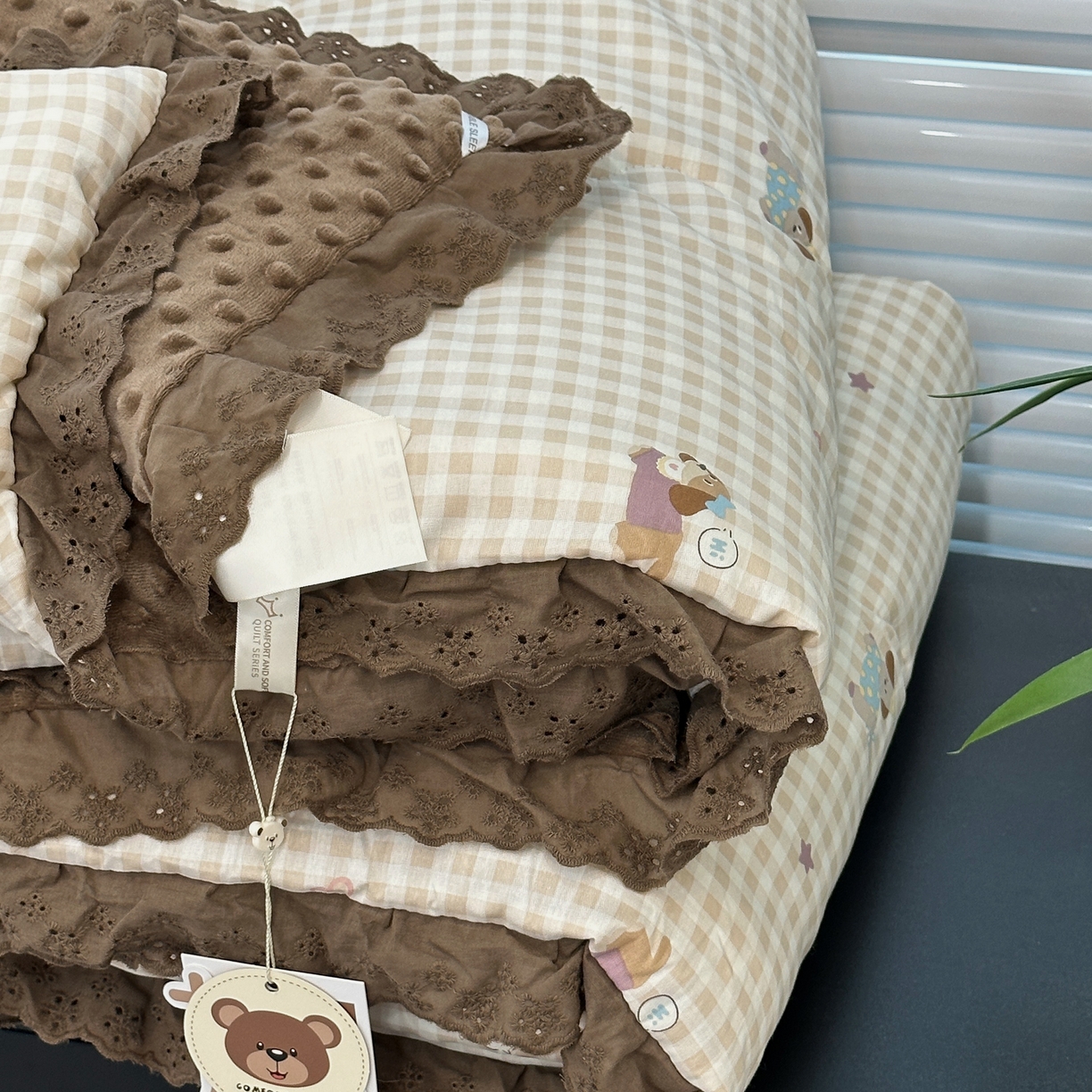 91家纺网 家纺一手货源 找家纺 佰织鑫家居 2025秋冬加厚纯棉全棉法式豆豆被被子被芯 腊肠狗