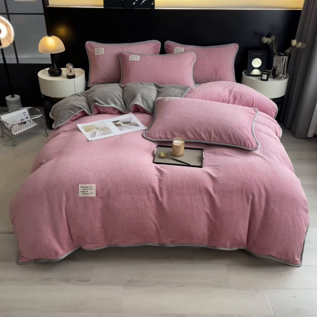 91家纺网 家纺一手货源 找家纺 （总）印季家纺 2025新款牛奶绒包边款烂花四件套