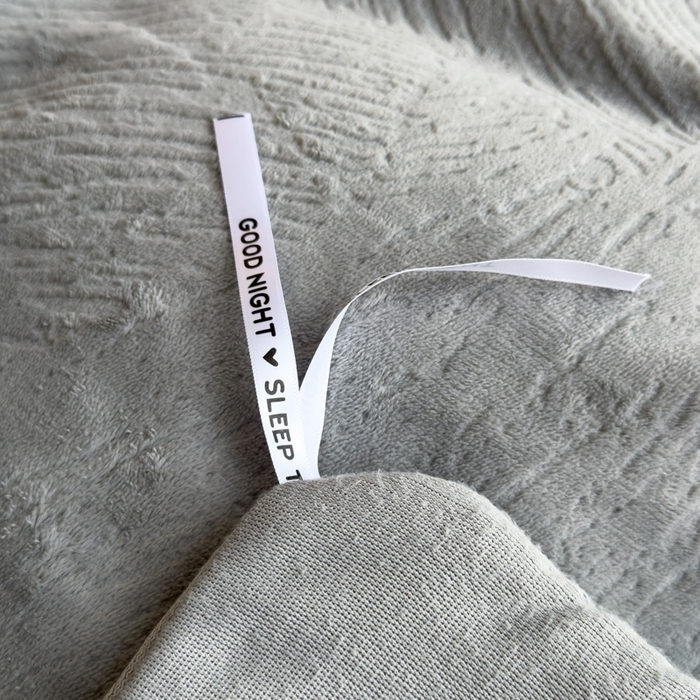 91家纺网 家纺一手货源 找家纺 印季家纺 2025新款牛奶绒包边款烂花四件套 马丁灰-马丁灰