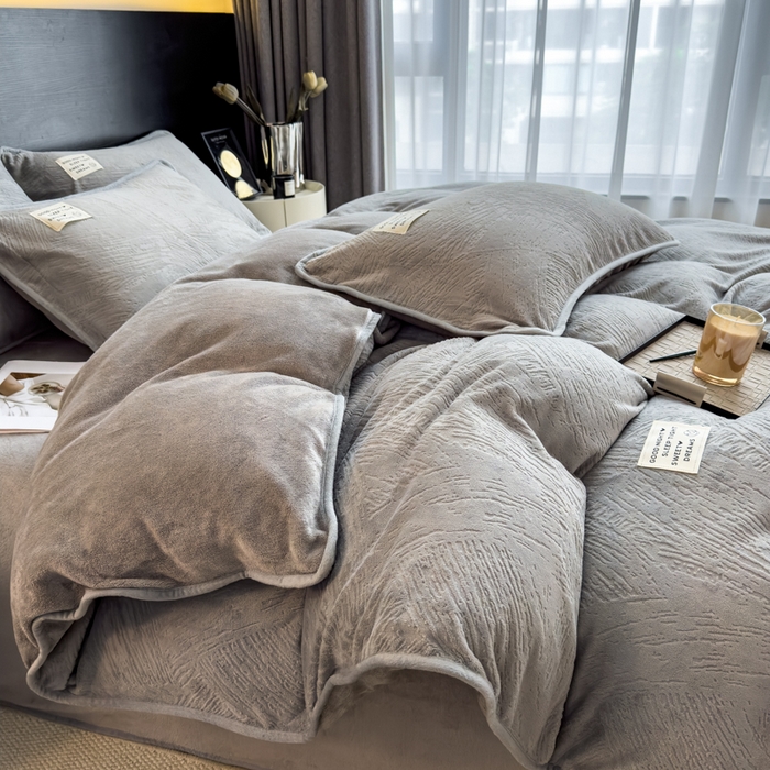 91家纺网 家纺一手货源 找家纺 印季家纺 2025新款牛奶绒包边款烂花四件套 马丁灰-马丁灰