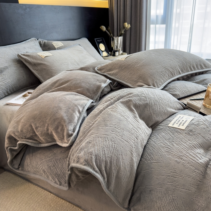 91家纺网 家纺一手货源 找家纺 印季家纺 2025新款牛奶绒包边款烂花四件套 马丁灰-马丁灰