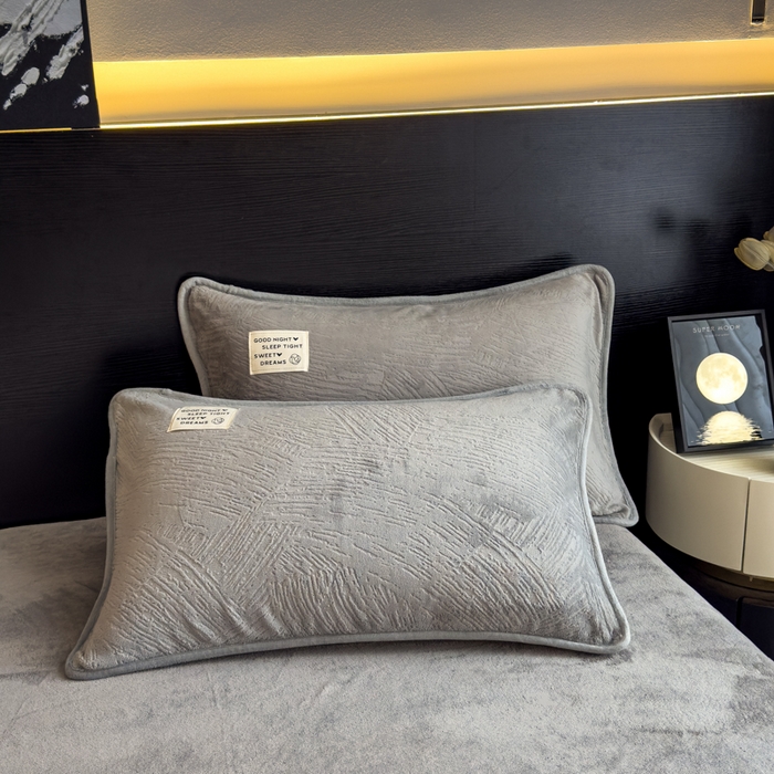 91家纺网 家纺一手货源 找家纺 印季家纺 2025新款牛奶绒包边款烂花四件套 马丁灰-马丁灰