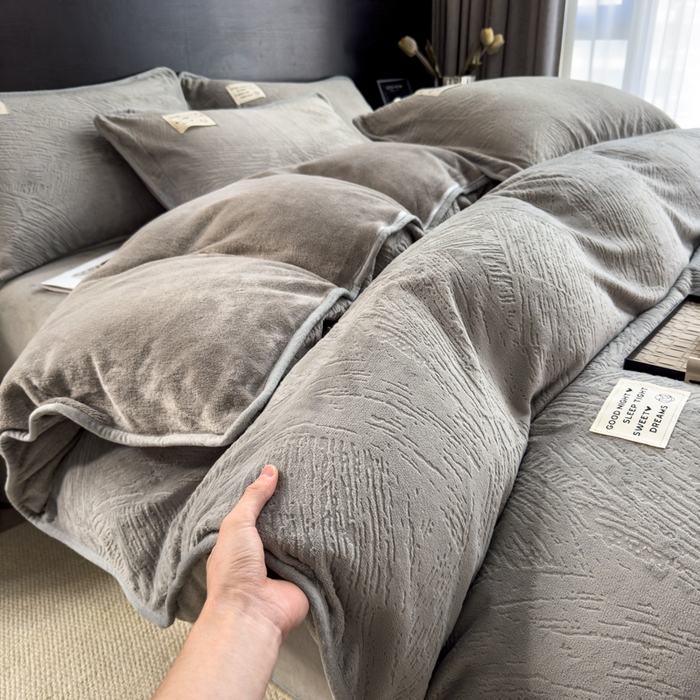 91家纺网 家纺一手货源 找家纺 印季家纺 2025新款牛奶绒包边款烂花四件套 马丁灰-马丁灰