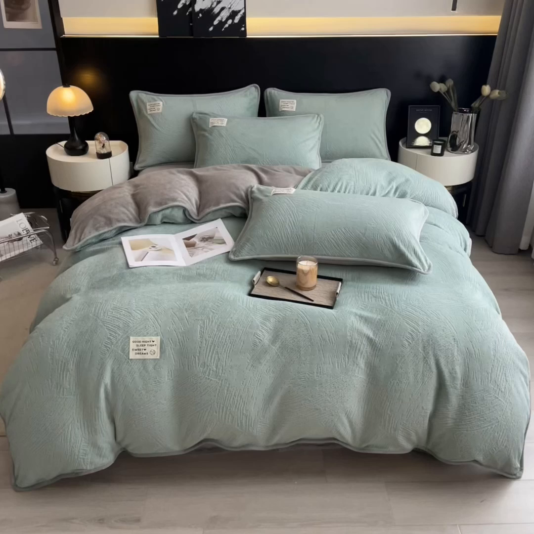 91家纺网 家纺一手货源 找家纺 印季家纺 2025新款牛奶绒包边款烂花四件套 水绿-马丁灰