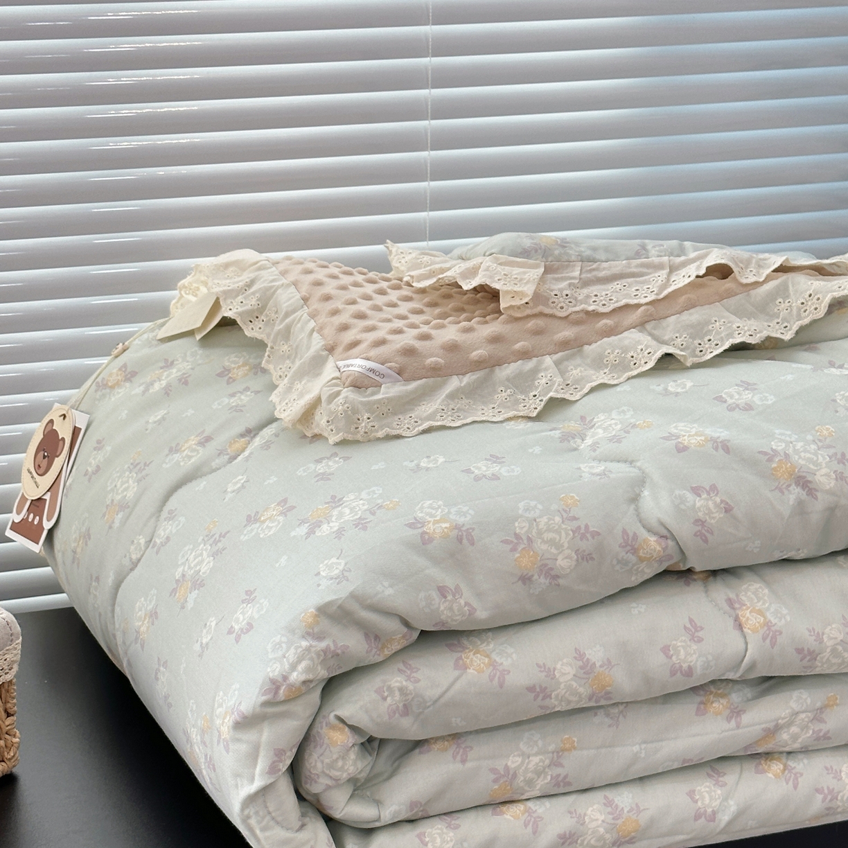 91家纺网 家纺一手货源 找家纺 佰织鑫家居 2025秋冬加厚纯棉全棉法式豆豆被被子被芯 岁月静好