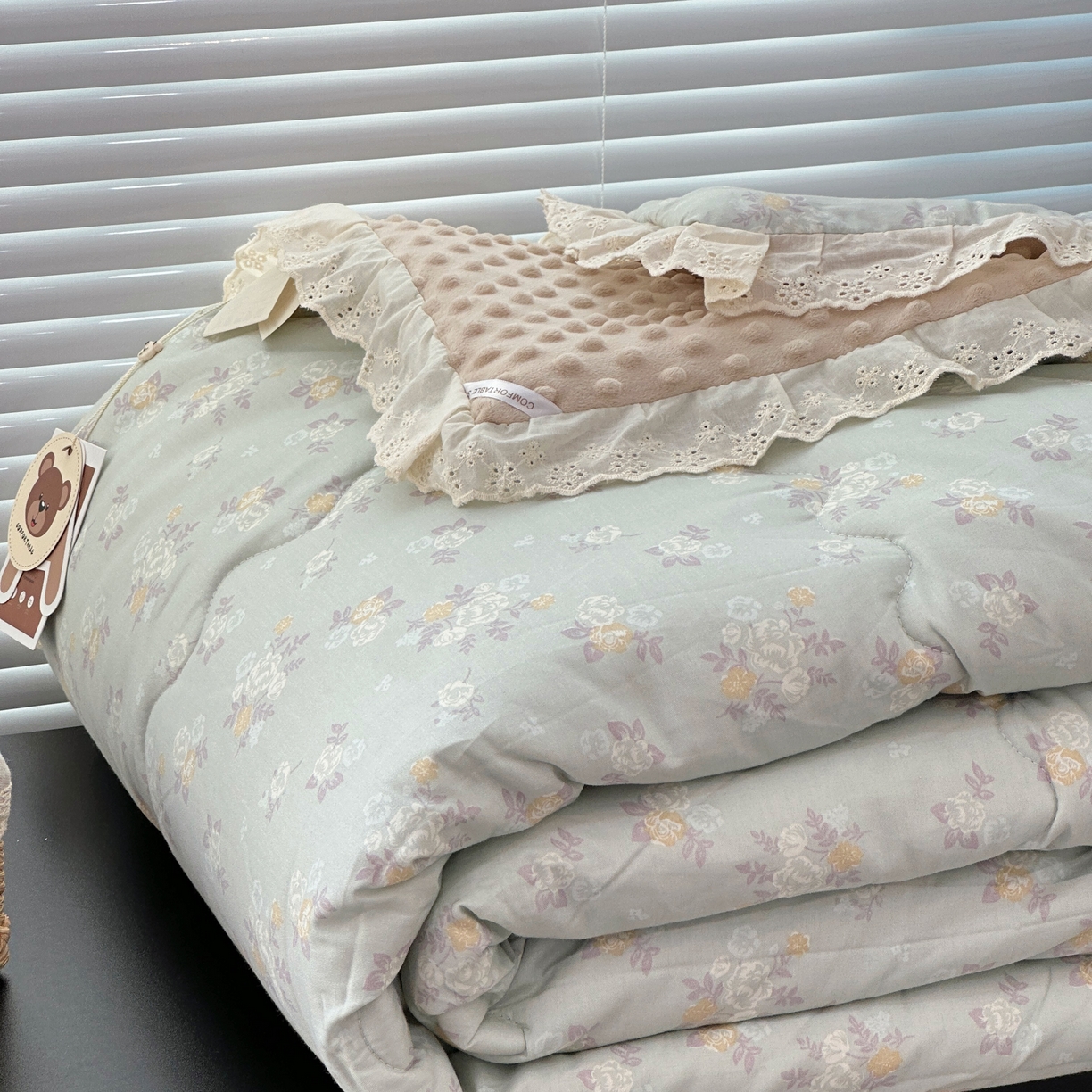 91家纺网 家纺一手货源 找家纺 佰织鑫家居 2025秋冬加厚纯棉全棉法式豆豆被被子被芯 岁月静好