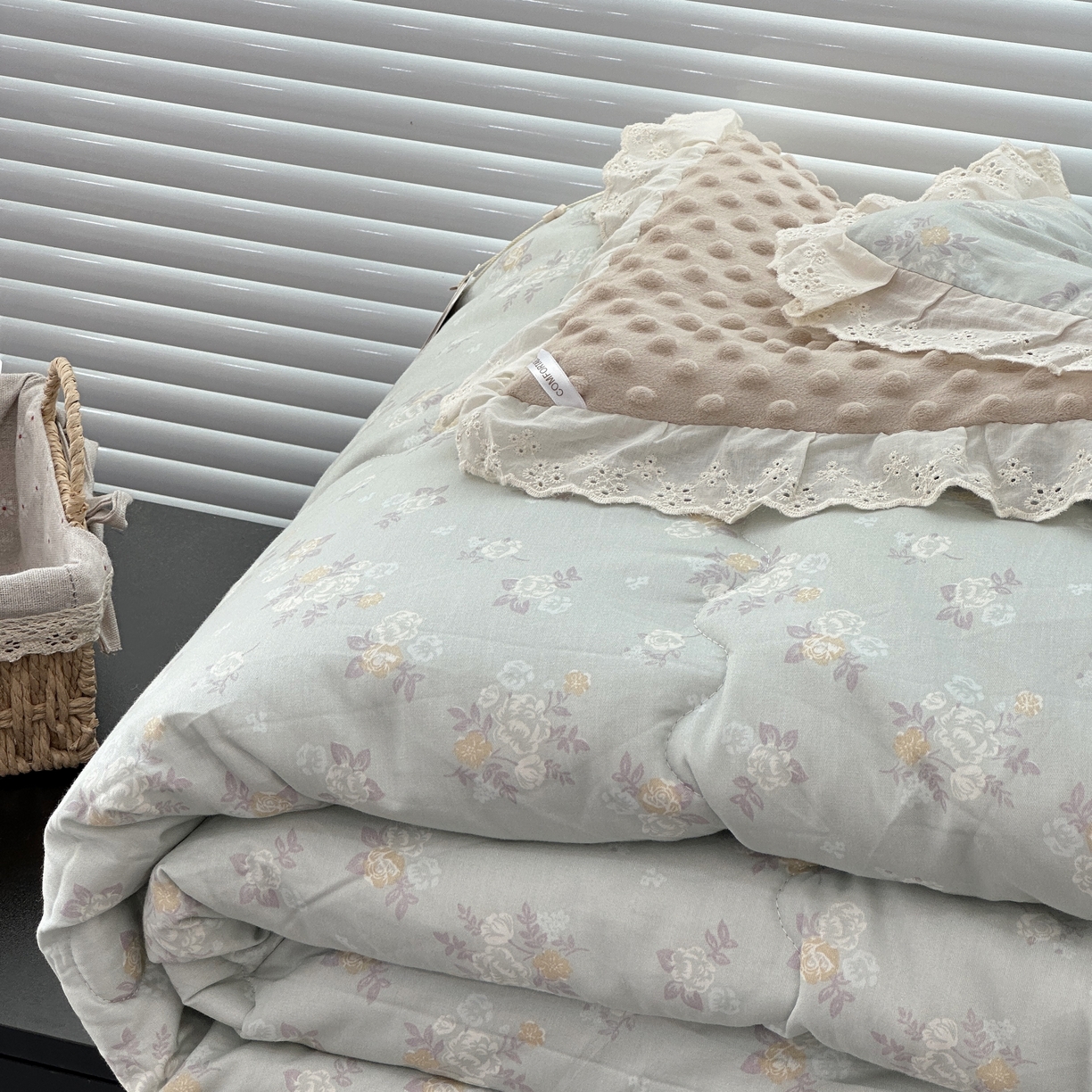 91家纺网 家纺一手货源 找家纺 佰织鑫家居 2025秋冬加厚纯棉全棉法式豆豆被被子被芯 岁月静好