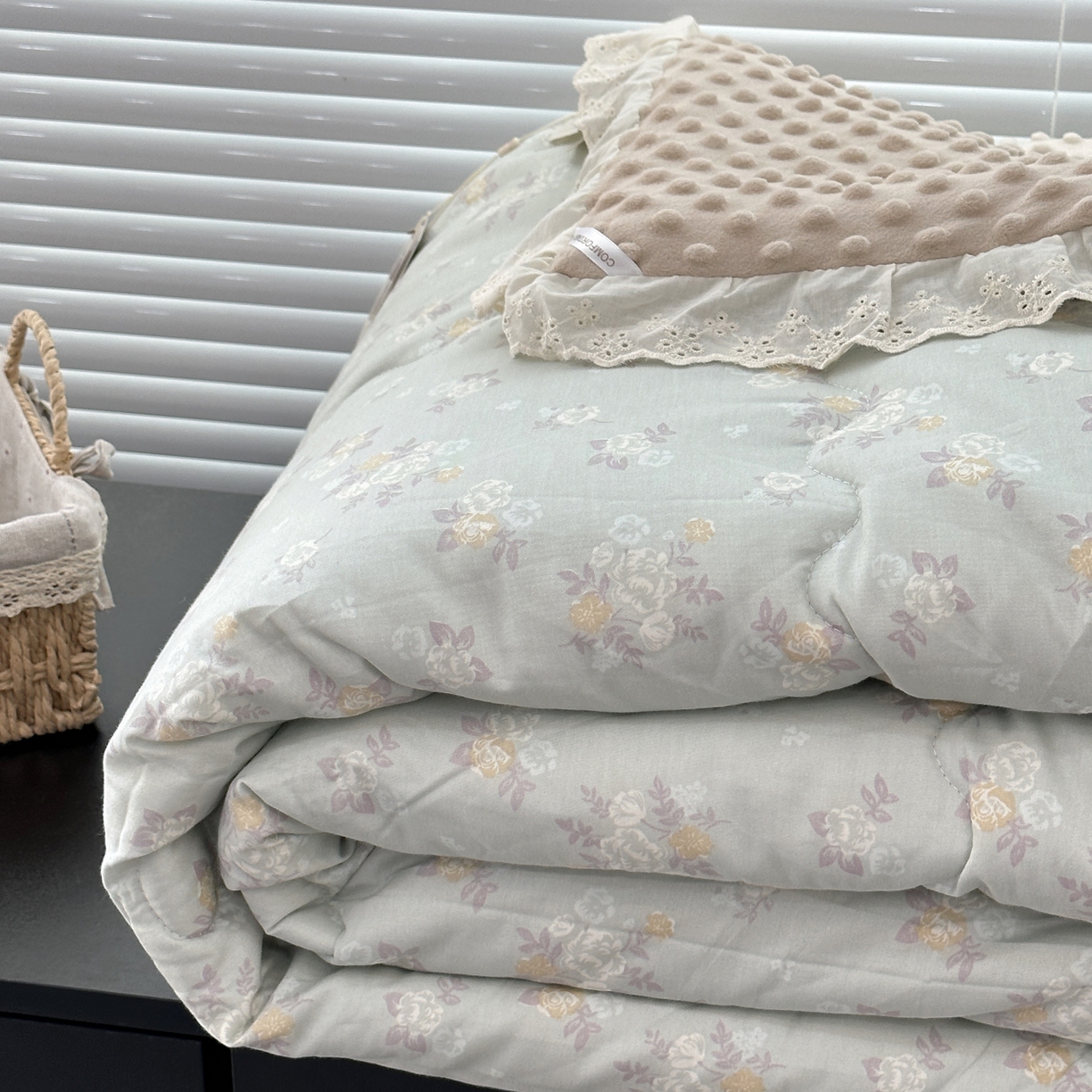 91家纺网 家纺一手货源 找家纺 佰织鑫家居 2025秋冬加厚纯棉全棉法式豆豆被被子被芯 岁月静好