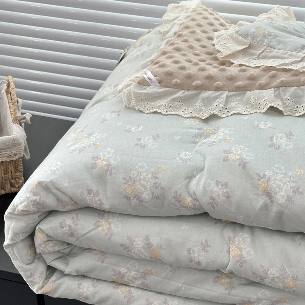 91家纺网 家纺一手货源 找家纺 佰织鑫家居 2025秋冬加厚纯棉全棉法式豆豆被被子被芯 岁月静好