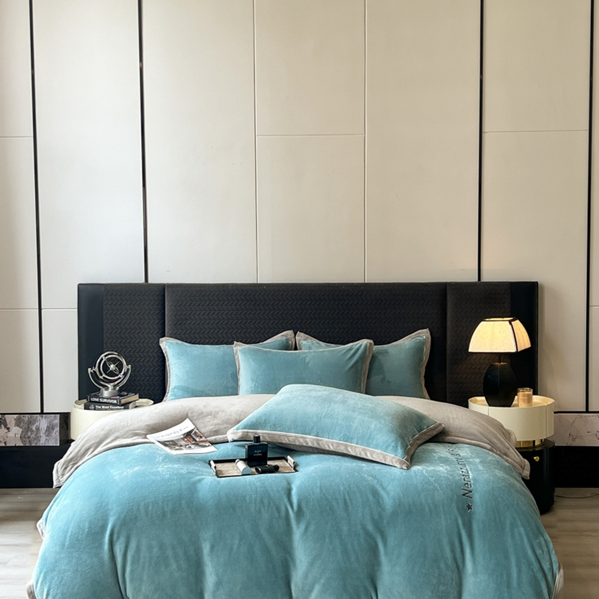 91家纺网 家纺一手货源 找家纺 印季家纺 2025新款牛奶绒两星绣花包边四件套 宾利兰-马丁灰