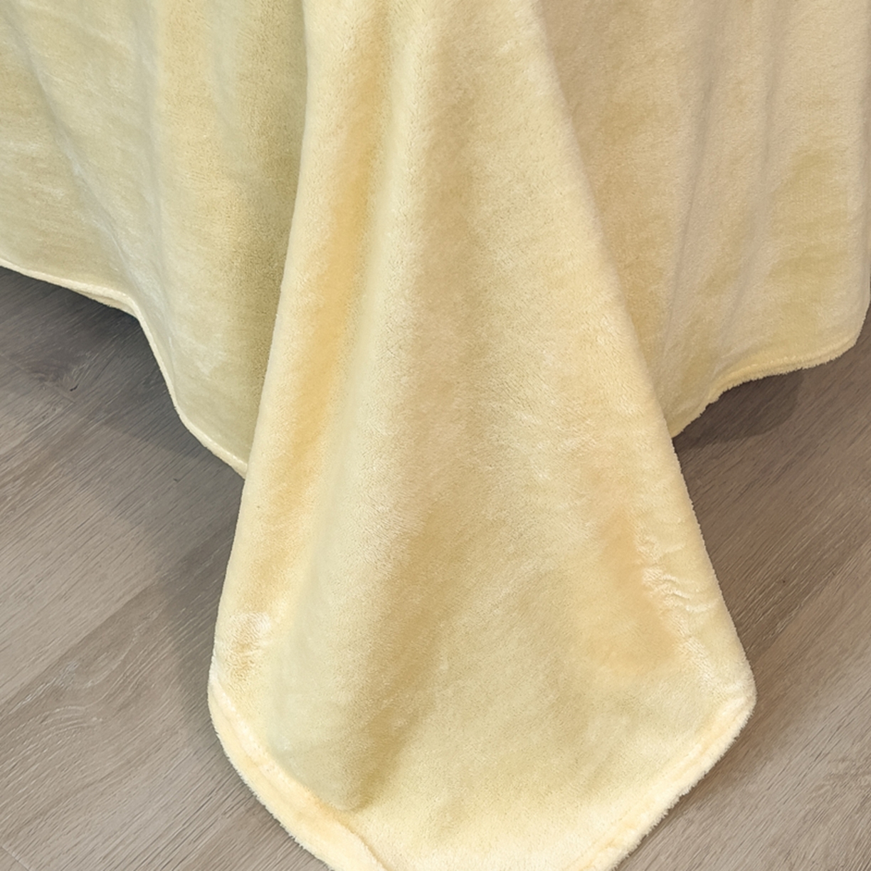 91家纺网 家纺一手货源 找家纺 印季家纺 2025新款牛奶绒两星绣花包边四件套 草绿-奶油黄