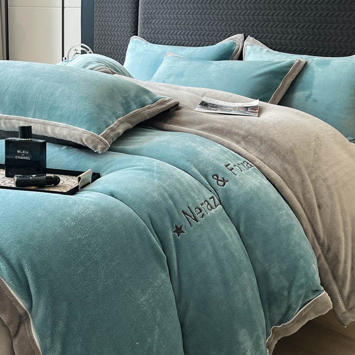 91家纺网 家纺一手货源 找家纺 印季家纺 2025新款牛奶绒两星绣花包边四件套 宾利兰-马丁灰