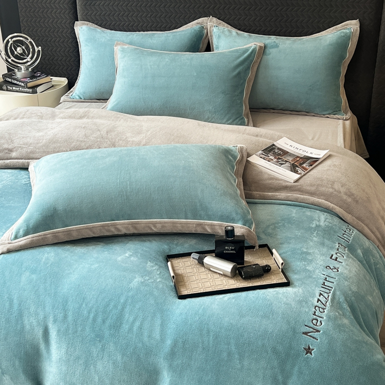 91家纺网 家纺一手货源 找家纺 印季家纺 2025新款牛奶绒两星绣花包边四件套 宾利兰-马丁灰