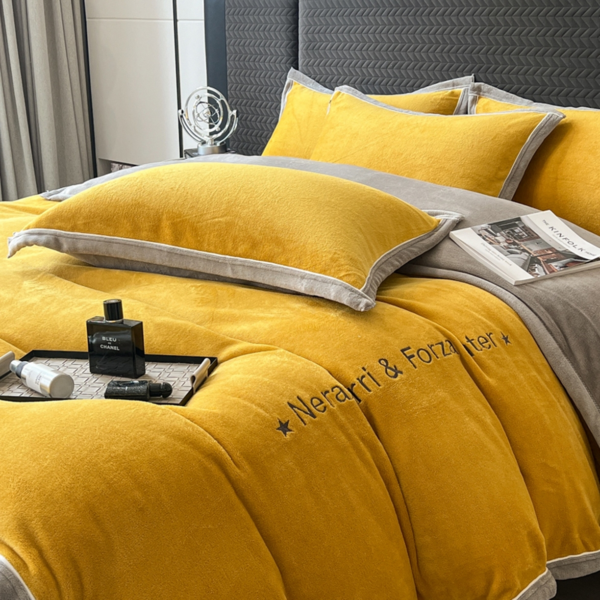 91家纺网 家纺一手货源 找家纺 印季家纺 2025新款牛奶绒两星绣花包边四件套 姜黄-马丁灰