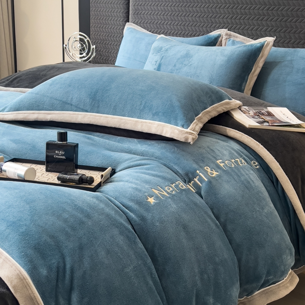 91家纺网 家纺一手货源 找家纺 印季家纺 2025新款牛奶绒两星绣花包边四件套 蓝灰-深灰