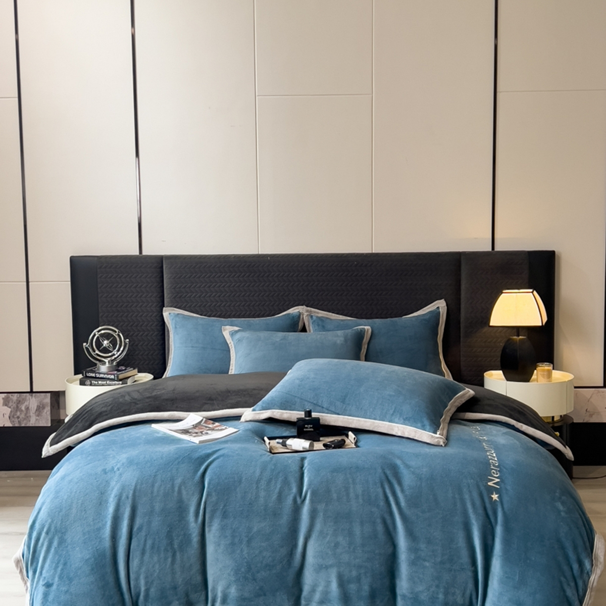 91家纺网 家纺一手货源 找家纺 印季家纺 2025新款牛奶绒两星绣花包边四件套 蓝灰-深灰