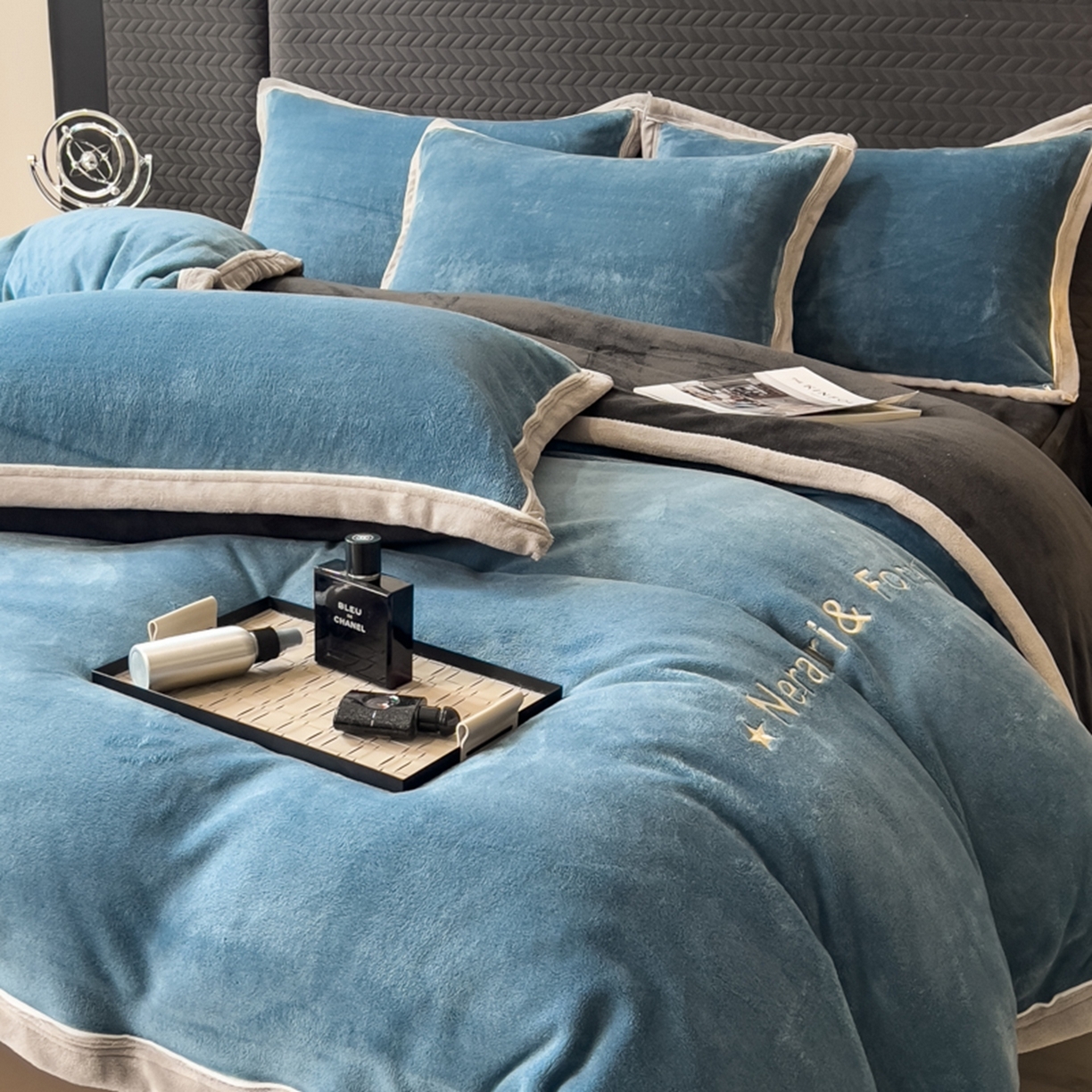 91家纺网 家纺一手货源 找家纺 印季家纺 2025新款牛奶绒两星绣花包边四件套 蓝灰-深灰