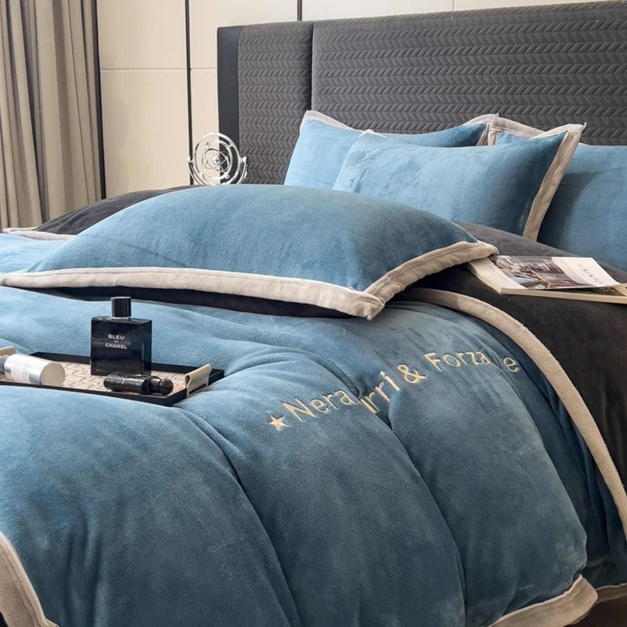 91家纺网 家纺一手货源 找家纺 印季家纺 2025新款牛奶绒两星绣花包边四件套 蓝灰-深灰