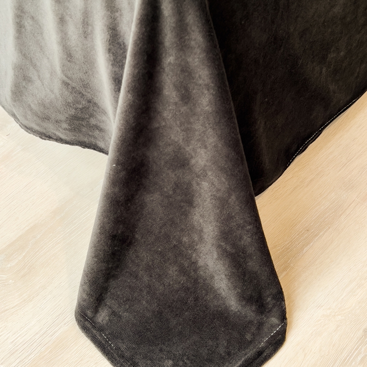 91家纺网 家纺一手货源 找家纺 印季家纺 2025新款牛奶绒两星绣花包边四件套 蓝灰-深灰