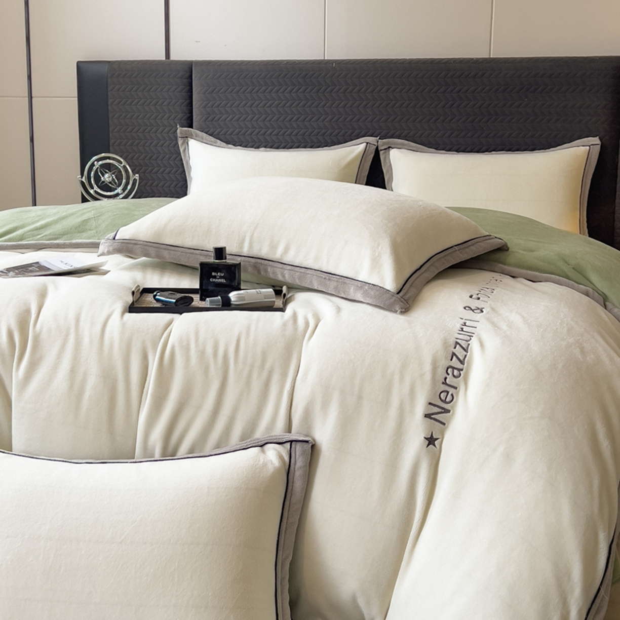 91家纺网 家纺一手货源 找家纺 印季家纺 2025新款牛奶绒两星绣花包边四件套 奶白-草绿