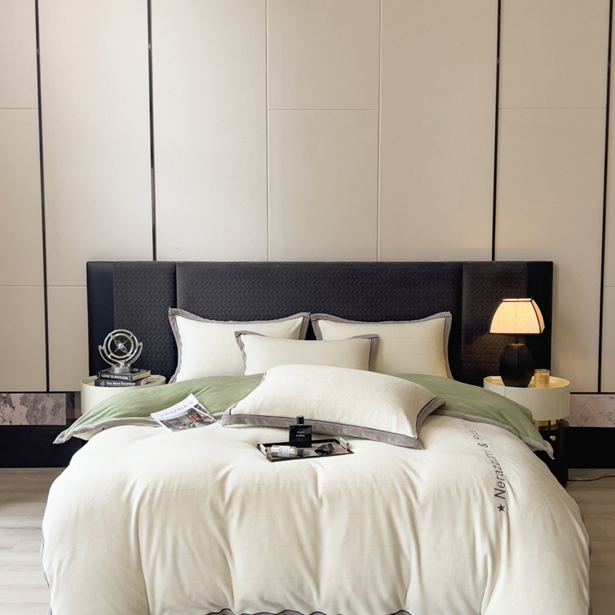 91家纺网 家纺一手货源 找家纺 印季家纺 2025新款牛奶绒两星绣花包边四件套 奶白-草绿