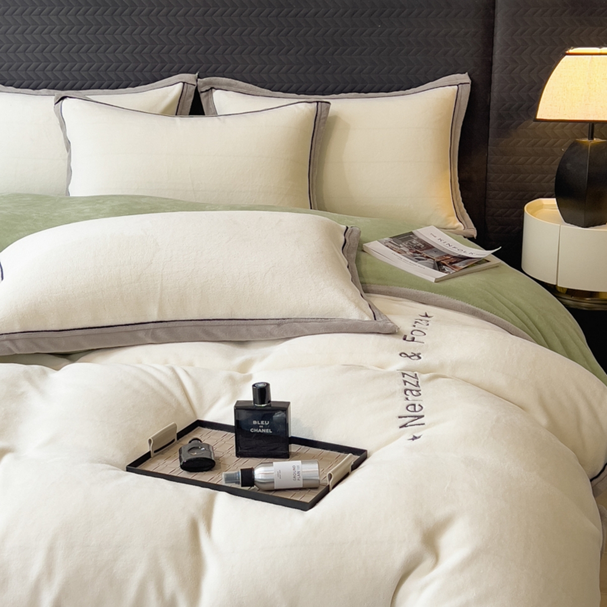 91家纺网 家纺一手货源 找家纺 印季家纺 2025新款牛奶绒两星绣花包边四件套 奶白-草绿