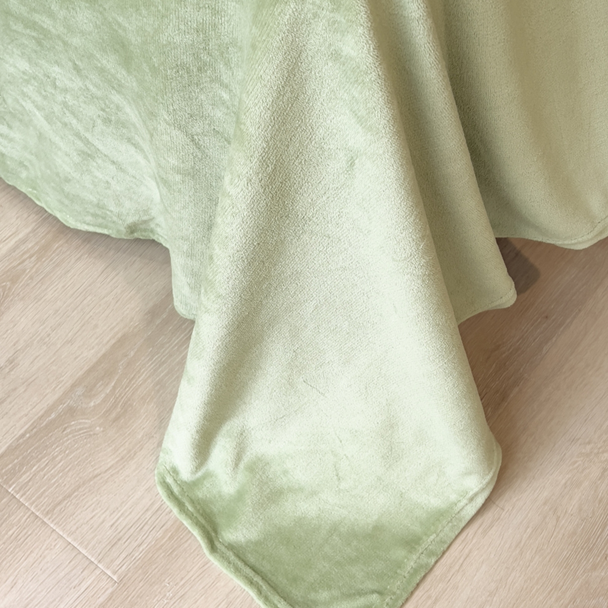 91家纺网 家纺一手货源 找家纺 印季家纺 2025新款牛奶绒两星绣花包边四件套 奶白-草绿