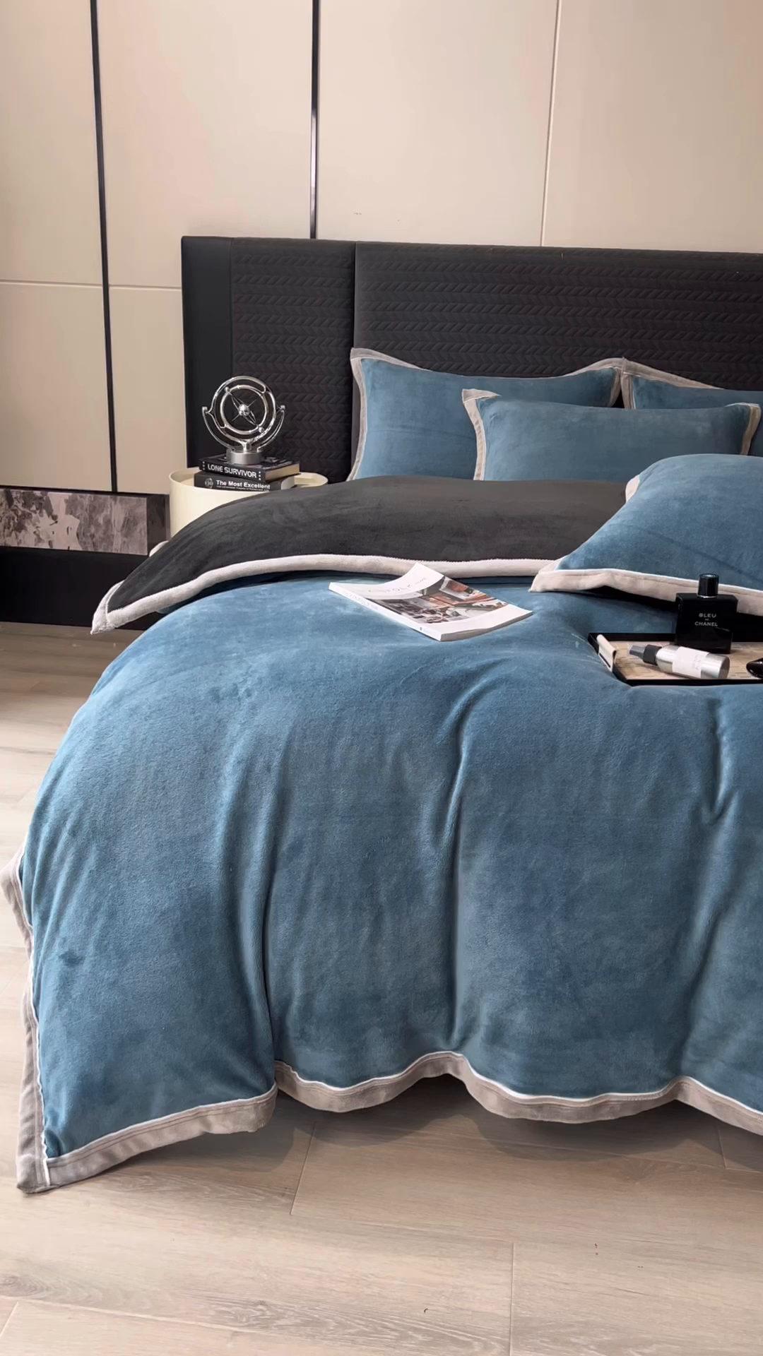 91家纺网 家纺一手货源 找家纺 印季家纺 2025新款牛奶绒两星绣花包边四件套 蓝灰-深灰