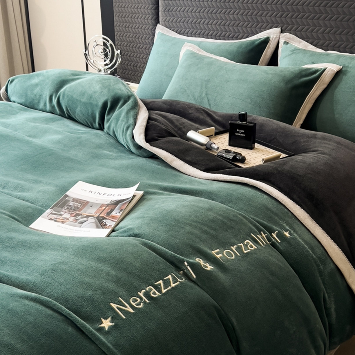 91家纺网 家纺一手货源 找家纺 印季家纺 2025新款牛奶绒两星绣花包边四件套 灰绿-深灰