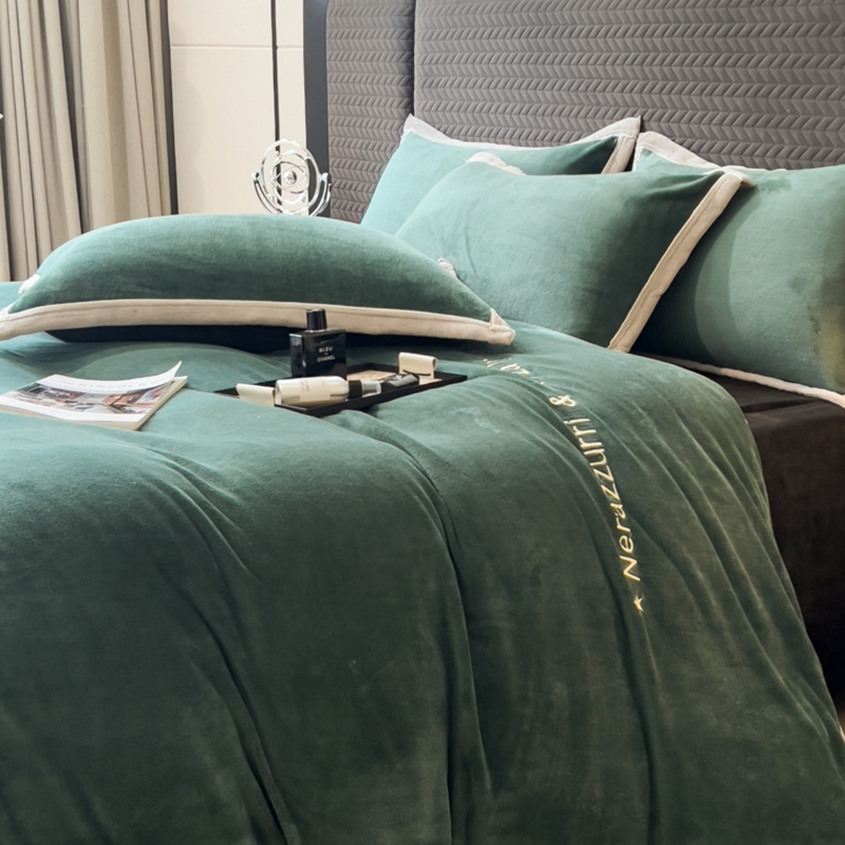 91家纺网 家纺一手货源 找家纺 印季家纺 2025新款牛奶绒两星绣花包边四件套 灰绿-深灰