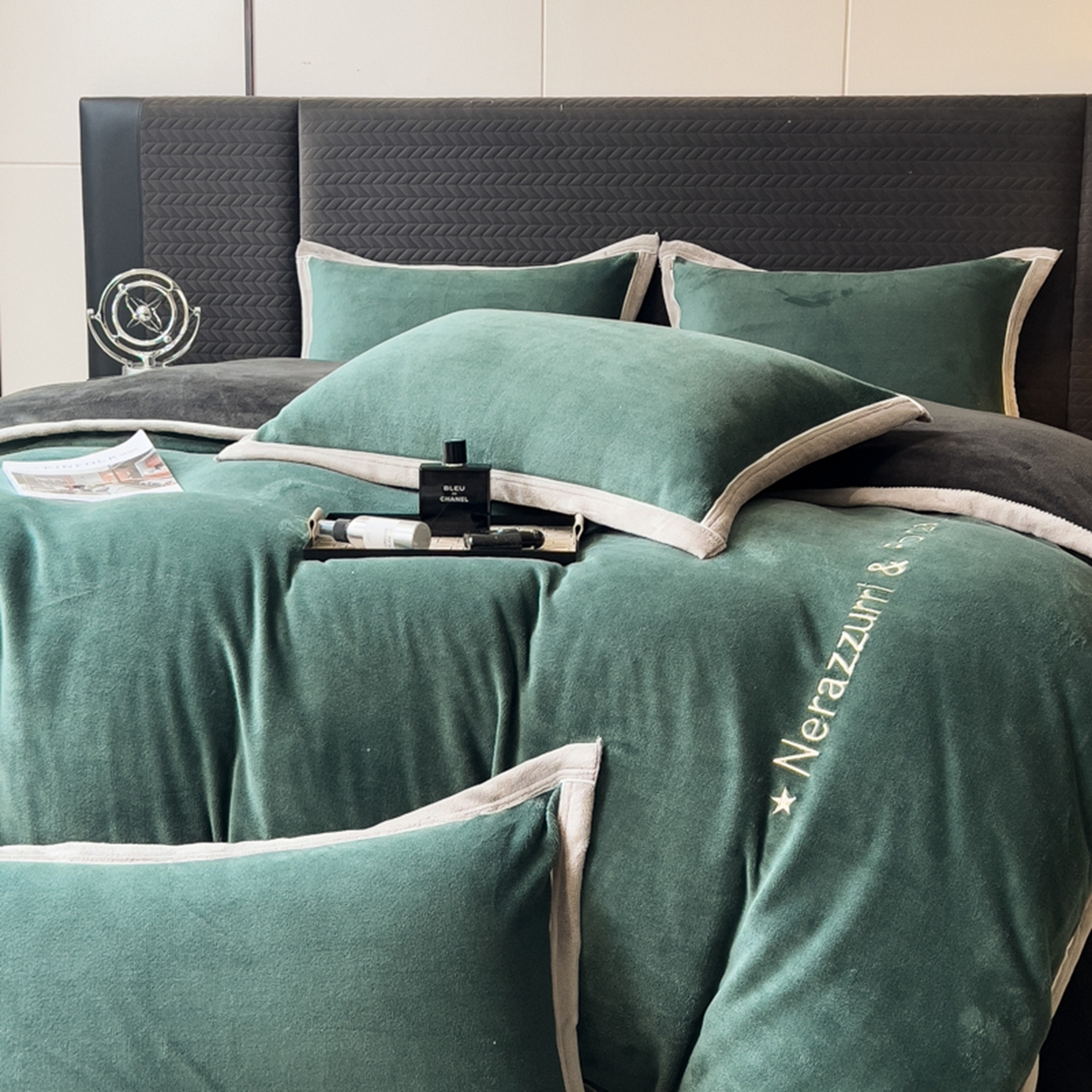 91家纺网 家纺一手货源 找家纺 印季家纺 2025新款牛奶绒两星绣花包边四件套 灰绿-深灰