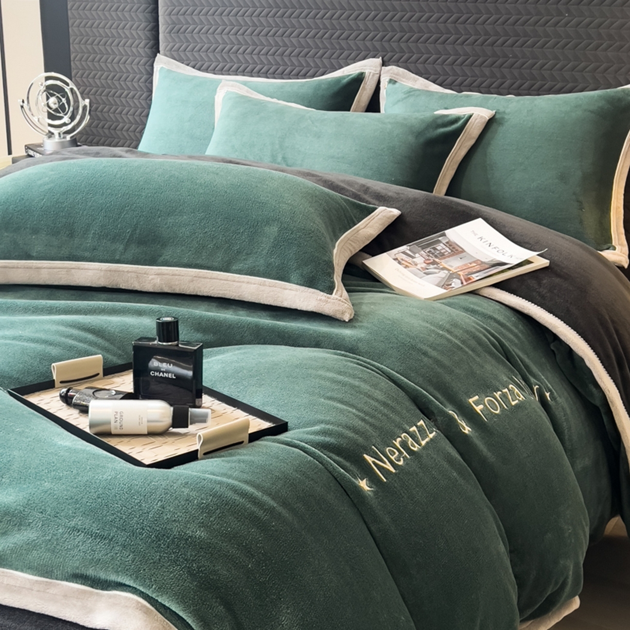 91家纺网 家纺一手货源 找家纺 印季家纺 2025新款牛奶绒两星绣花包边四件套 灰绿-深灰