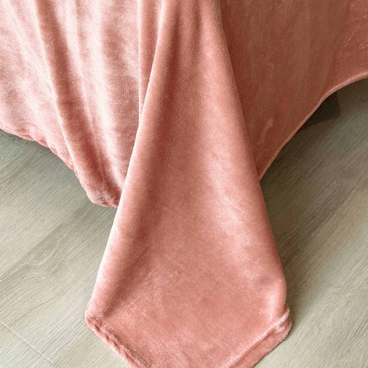 91家纺网 家纺一手货源 找家纺 印季家纺 2025新款牛奶绒两星绣花包边四件套 豆沙