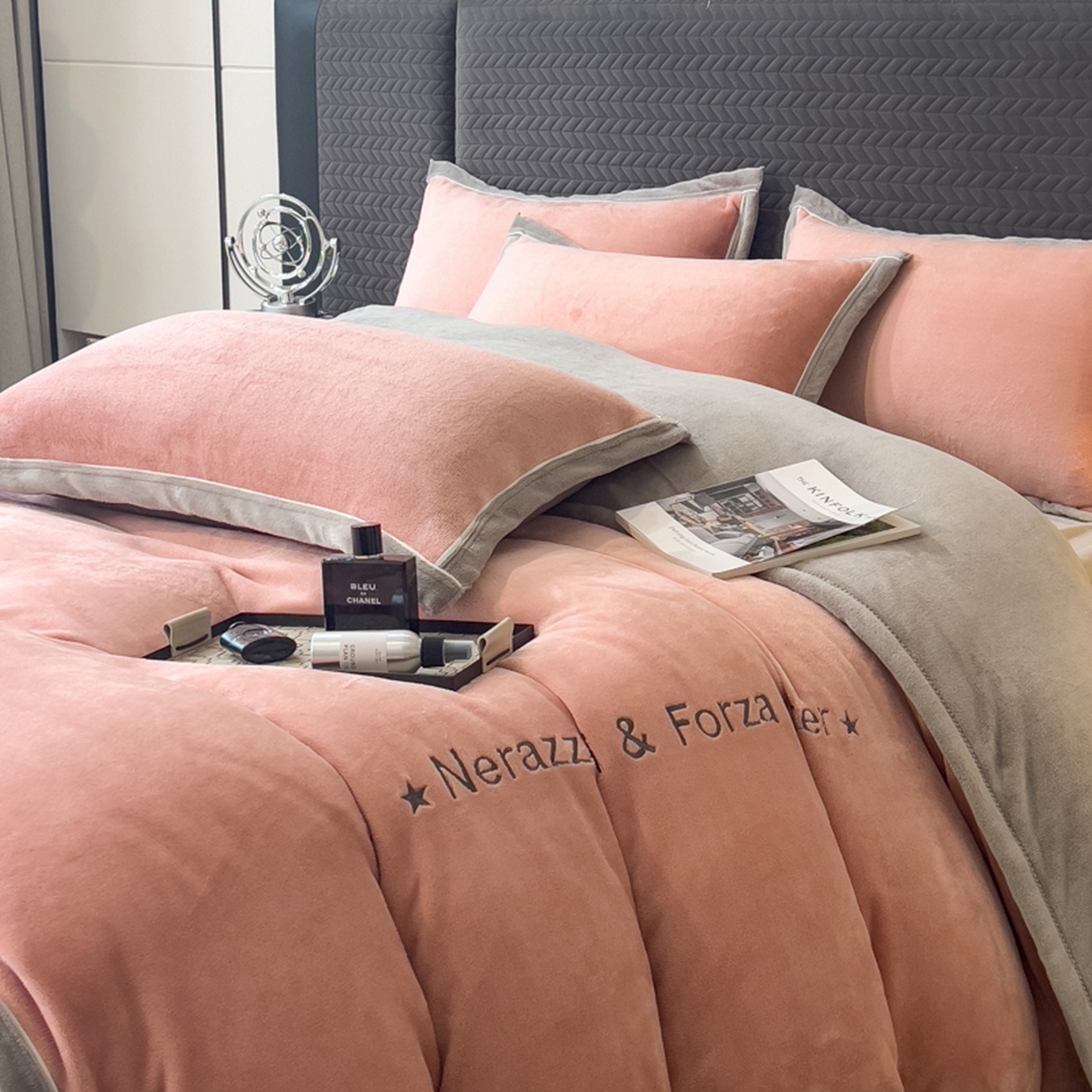 91家纺网 家纺一手货源 找家纺 印季家纺 2025新款牛奶绒两星绣花包边四件套 豆沙-马丁灰