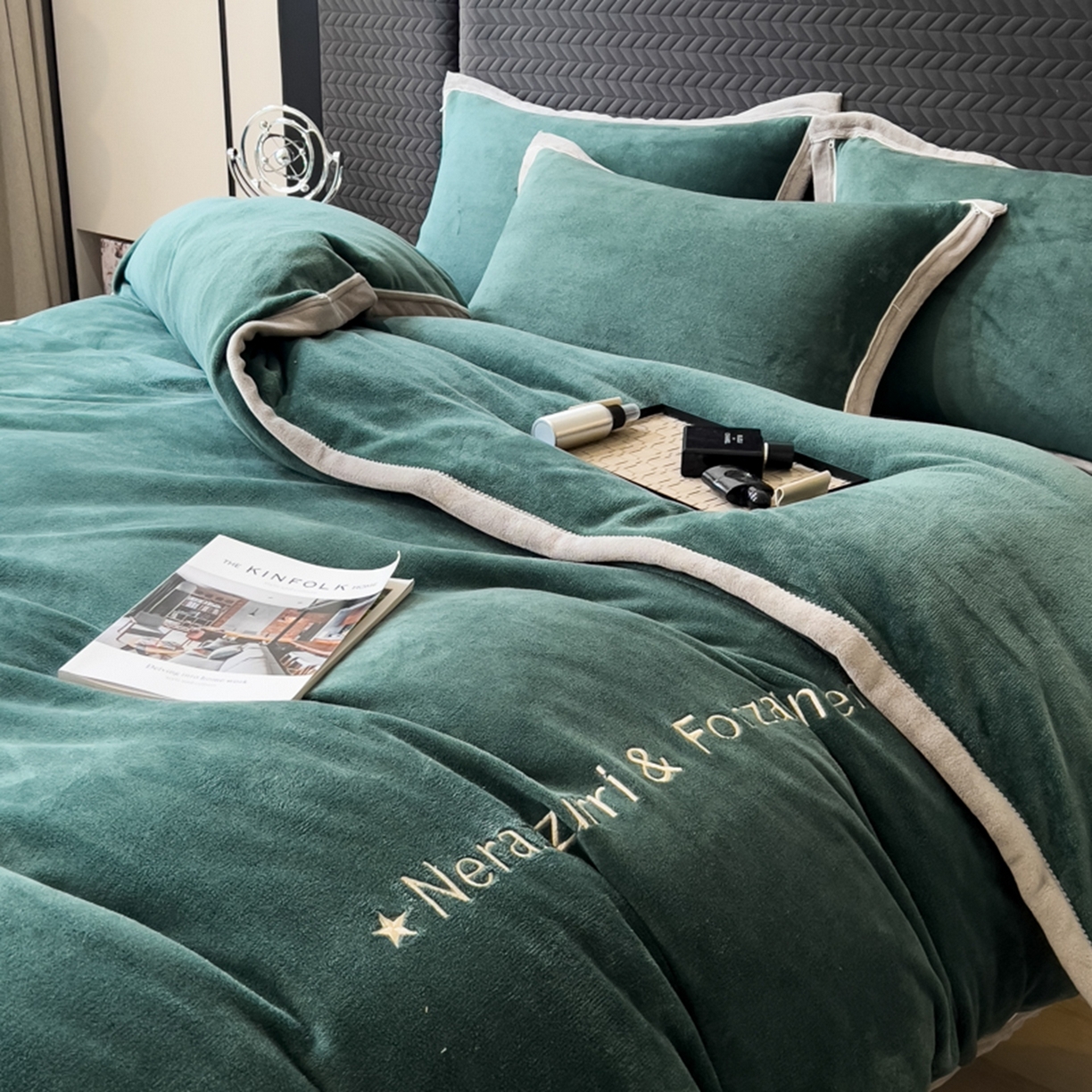 91家纺网 家纺一手货源 找家纺 印季家纺 2025新款牛奶绒两星绣花包边四件套 灰绿