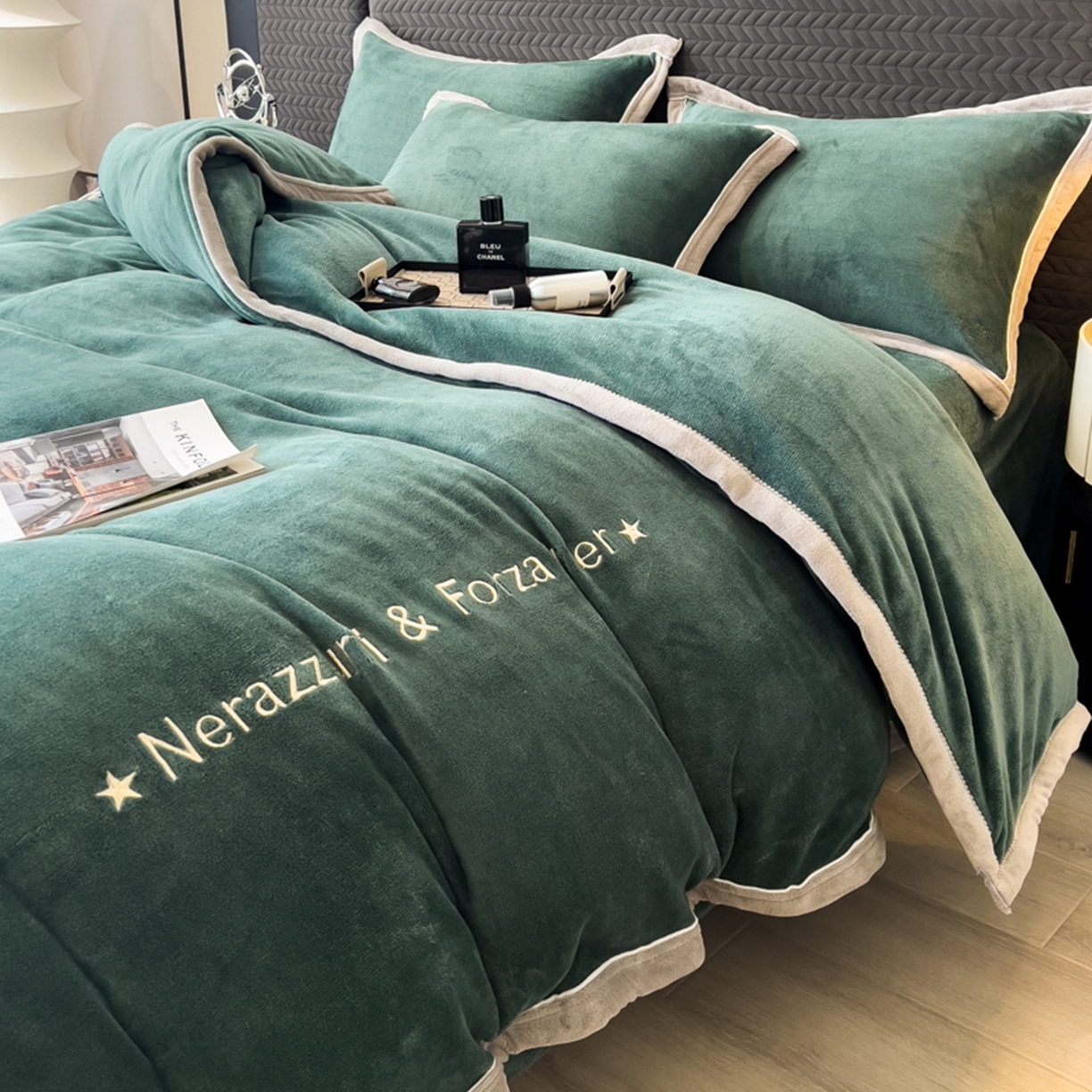 91家纺网 家纺一手货源 找家纺 印季家纺 2025新款牛奶绒两星绣花包边四件套 灰绿