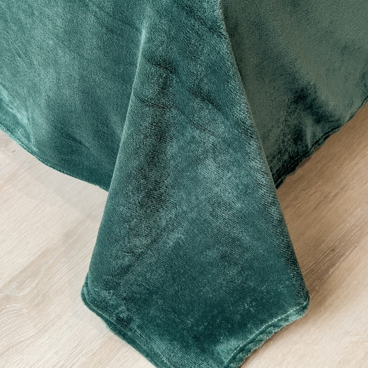 91家纺网 家纺一手货源 找家纺 印季家纺 2025新款牛奶绒两星绣花包边四件套 灰绿