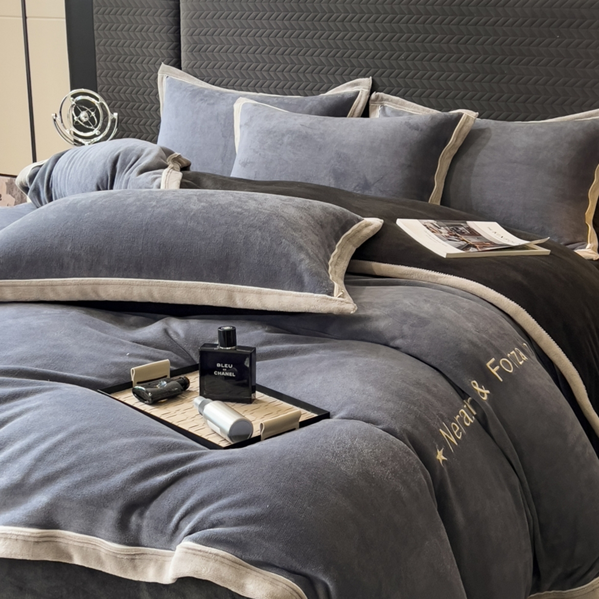 91家纺网 家纺一手货源 找家纺 印季家纺 2025新款牛奶绒两星绣花包边四件套 紫灰-深灰